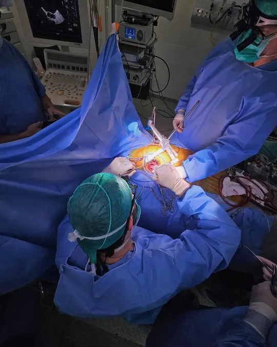 Dr vlander gomes em cirurgia cardiaca